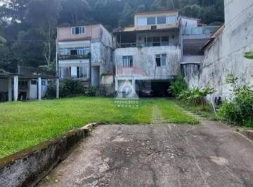 Casa · 800m² · 8 Quartos · 5 Vagas · 4 Casas num terreno de 800m.