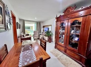Foto 01 · Apartamento à venda no Alto Teresópolis-RJ: 1 suíte, sala com varanda, 3 banheiros, vaga de garagem