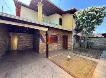 Casa · 196m² · 4 Quartos · 2 Vagas · Casa super espaçosa com 4 quartos à venda, bairro Ingá, em Betim.
