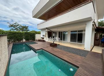 Casa · 432m² · 4 Quartos · 3 Vagas · Casa no condomínio Jardins Gênova disponível para venda em Uberlândia-MG
