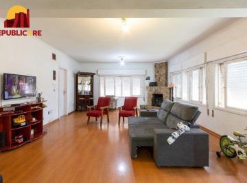 Casa · 273m² · 4 Quartos · 3 Vagas · Casa à venda - em Medianeira