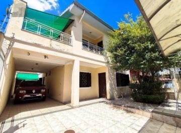 Casa · 230m² · 4 Quartos · 3 Vagas · Excelente casa de 230m² com 4 dormitórios e 3 vagas.