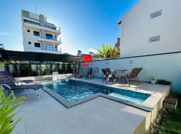 c365c77ac7a12e9827204e2f333be5e254a313af · Sobrado com piscina a 500 metros do mar, à venda em Caioba.