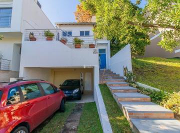 436932_i41714qLv66J53r82Y_43693264d131be2bb22.jpg · Casa com 2 suítes uma no térreo em Condomínio Cinque Terre, Vila Nova