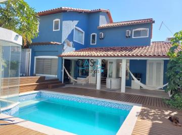 Casa · 280m² · 6 Quartos · 2 Vagas · Linda casa 6 quartos no Centro de Búzios