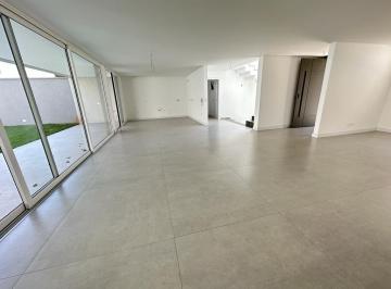 img_20240320_wa0011.jpeg · Aconchegante casa em condomínio para venda com 4 quartos, sendo 4 suítes, 401.12m²