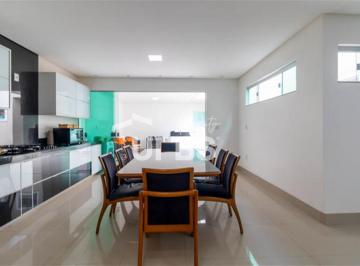 Casa · 201m² · 3 Quartos · 2 Vagas · Casa Térrea Parque das Laranjeiras toda reformada.