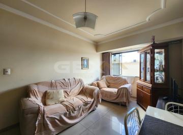 Apartamento · 80m² · 3 Quartos · 1 Vaga · Apartamento à venda na Av. Paraná, 3 quartos sendo 1 suíte.