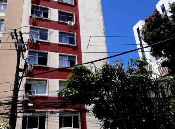 Apartamento · 157m² · 4 Quartos · 3 Vagas · Apartamento 2/4 com dependência completa, 90m², andar baixo, no coração do Porto da Barra