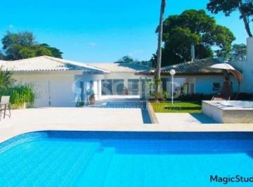 Casa · 1000m² · 4 Quartos · Casa á Venda em Interlagos com 1.000m², 4 quartos sendo 3 suítes.