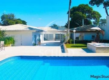 Casa · 1000m² · 4 Quartos · Casa á Venda em Interlagos com 1.000m², 4 quartos sendo 3 suítes.