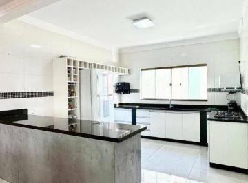 534140927fbc2ee1ad95cedf2da93c45cbc25c70 · Casa com 4 Quartos à venda em Vicente Pires