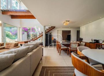 d89a581880ec2ad0d23287d39f0a7935a7ff541b · Vista para o verde, piscina, espaço gourmet e campo de futebol: descubra uma casa única na Granja Vi