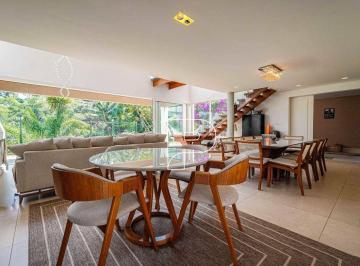 e3fe111da0a3c043e4ce096905b362b5621079fe · Vista para o verde, piscina, espaço gourmet e campo de futebol: descubra uma casa única na Granja Vi