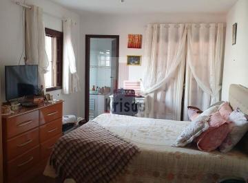 Casa · 120m² · 3 Quartos · 2 Vagas · Sobrado com quatro dormitórios sendo duas suite.