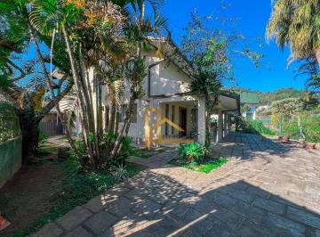 fcdca6d7ed4d020d38c74dd38e292e69672fbf87 · Casa com 5 quartos sendo 3 suítes perto do Clube Comay e da Feirinha do Alto de Teresópolis!