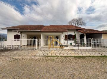 639e45427e712ea24bf160f3583ea88f99cb99b4 · Casa com 3 Quartos, Lareira, lazer e Vista Livre – Próximo ao Centro de Teresópo