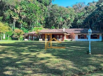 4317fc8319438b98a86d55001498ddeabf79f946 · Residência Linear com 4 Quartos, Casa de Caseiro e Área de Lazer – 412 m², Soberbo