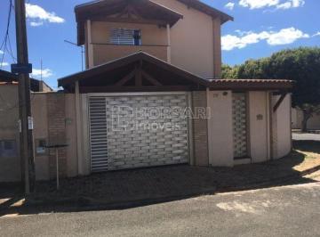 Casa · 234m² · 3 Quartos · 3 Vagas · Charmoso sobrado a venda em Jardim Gardenias, Araraquara