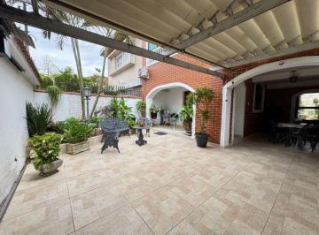 Casa · 210m² · 3 Quartos · 1 Vaga · Sobrado com Piscina - 3 suites - Embare - Santos