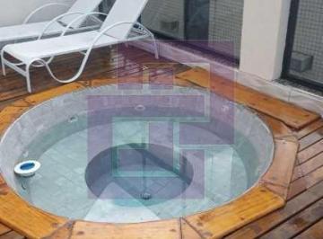 Apartamento · 120m² · 3 Quartos · 2 Vagas · Cobertura, com piscina e churrasqueira, reformada! Enseada , proximo da Praia.