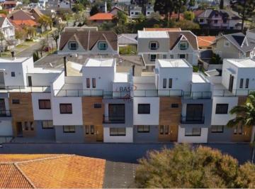 Casa · 179m² · 3 Quartos · 2 Vagas · Triplex novo a venda no Guabirotuba com tres dormitorios