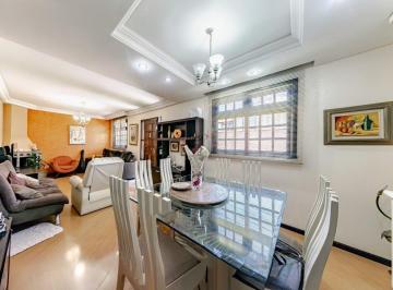 Casa · 225m² · 3 Quartos · 2 Vagas · Excelente casa de esquina com 3 quartos no Santo Inacio