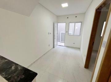 nd3incs2n2uxywyxmte4owzj_md · Casa de condomínio na Vila Tupi, 2 Dormitórios com Suíte! Casa Térrea!