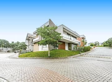 Casa · 442m² · 5 Quartos · 4 Vagas · Condominio Barigui Park Royale, com piscina privativa