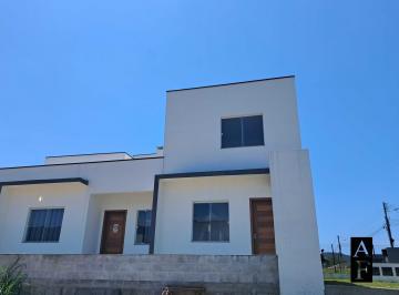 Casa · 100m² · 2 Quartos · 1 Vaga · Casa Sobrado em Ambrósio, Garopaba/SC