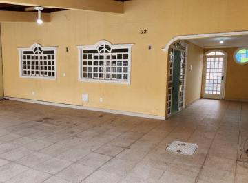 Casa · 200m² · 4 Quartos · 4 Vagas · QE 30 Conjunto C - Sobrado e com piscina
