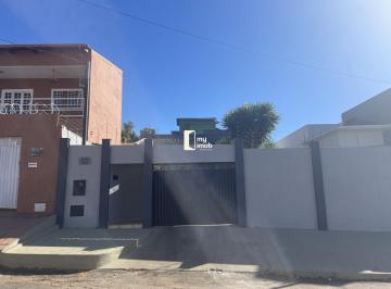 Casa · 184m² · 3 Quartos · 2 Vagas · Casa por R$450.000 no bairro São Carlos