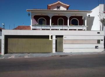 Casa · 252m² · 2 Quartos · 5 Vagas · Sobrado à venda com 2 dormitórios por R$800.000,00 - Setor Central - Anápolis/GO