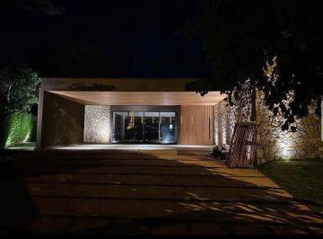 Casa · 440m² · 4 Quartos · 5 Vagas · Casa à venda em Araçoiaba da Serra, Condomínio Lago Azul, com 4 suítes, com 440 m²