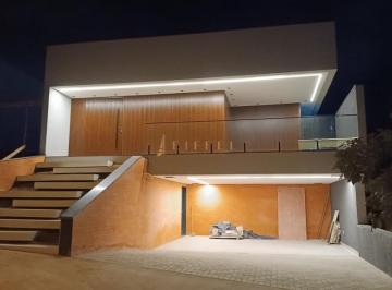 Casa · 195m² · 3 Quartos · 4 Vagas · Casa à venda em Votorantim, Morros, com 3 suítes, com 195 m², Condomínio SunLake Residencial