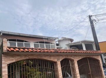 Casa · 215m² · 5 Quartos · 1 Vaga · Excelente Casa de 5 quartos