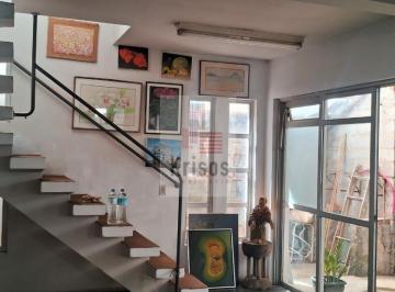 Casa · 276m² · 3 Quartos · Sobrado em excelente localização
