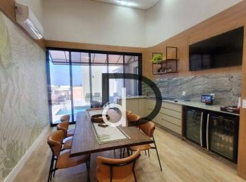 acadbd3a95d74c45d38ce0f7935e631a77e3e124 · Casa em condomínio com piscina