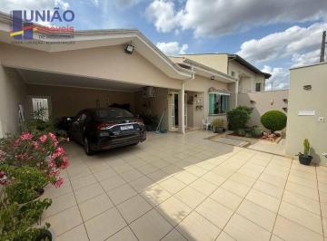8dfc2c7b9c3faec81f5120ae489c0e9650f6a449 · Casa Térrea em bairro aberto de alto padrão, próximo ao Parque Ecológico, 03 suítes, sala ampla, 04 