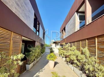 Casa · 172m² · 3 Quartos · 2 Vagas · Village à Venda na Praia do Sul, Ilhéus – 172 m², 3 Quartos (1 Suíte), Mobiliado