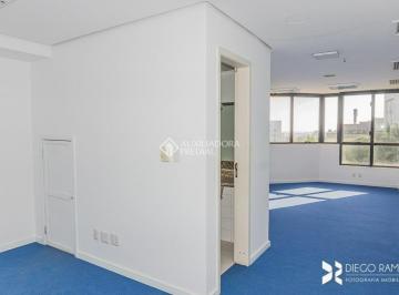 699174_iEWJ66P5t7b91_69917467e5b518e102c.jpg · Sala/conjunto com 42m² de área privativa