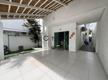 Casa · 196m² · 5 Quartos · 4 Vagas · Excelente casa com 196 m², 4 suites, deck com piscina, DCE