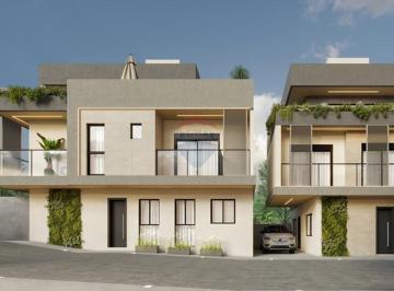 Casa · 256m² · 3 Quartos · 2 Vagas · Casa Alto Padrão no Seminário em Condomínio Fechado – 3 suítes – quintal – terraço – 2 Vagas.