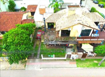 Casa · 96m² · 3 Quartos · 2 Vagas · Casa a venda no Centro de Garopaba!