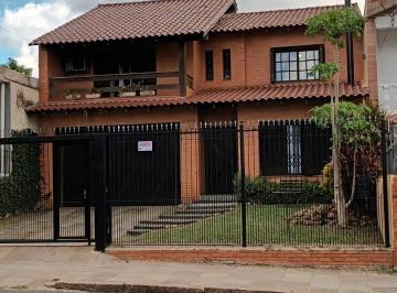 Casa de 3 quartos, Porto Alegre · Sobrado 3 quartos frente à praça