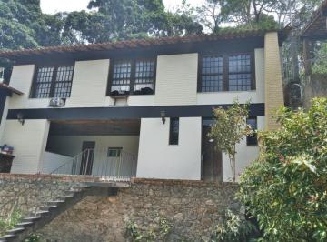 Casa · 400m² · 4 Quartos · 6 Vagas · Casa em Pendotiba, Niterói/RJ de 400m² 4 quartos à venda por R$ 975.000,00
