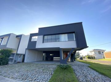 Casa · 260m² · 3 Quartos · 4 Vagas · Casa em Rio Pequeno, Camboriú/SC de 260m² 3 quartos à venda por R$ 1.980.000,00