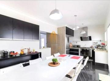 Casa · 200m² · 4 Quartos · 2 Vagas · Imoveis - no Vila Nair