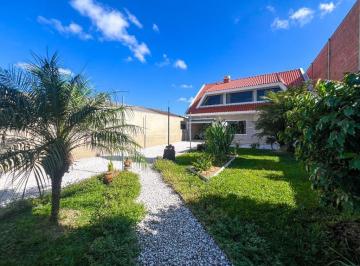 Casa · 240m² · 4 Quartos · 2 Vagas · Sobrado em Cidade Industrial, Curitiba/PR de 240m² 4 quartos à venda por R$ 1.700.000,00