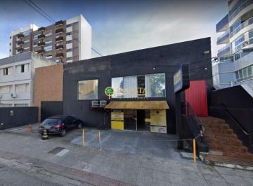 Casa · 300m² · 1 Quarto · 5 Vagas · Casa em Coqueiros, Florianópolis/SC de 300m² 1 quartos à venda por R$ 2.000.000,00